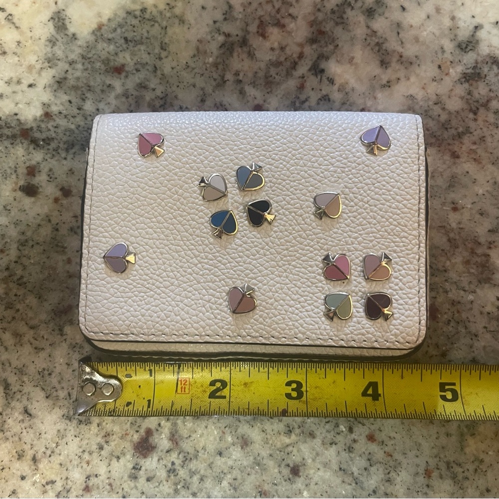 Kate Spade Cream credit card holder with Multicolor spade symbol Accents - Picture 8 of 9